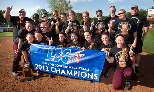 photo of the 2013 TWU Pioneers softball team, Lone Start Conference Champions