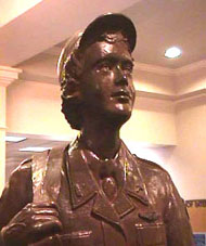 statue