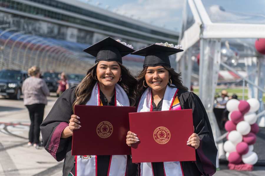 May 2021 College of Business graduates Cecilia and Sandra Ortiz