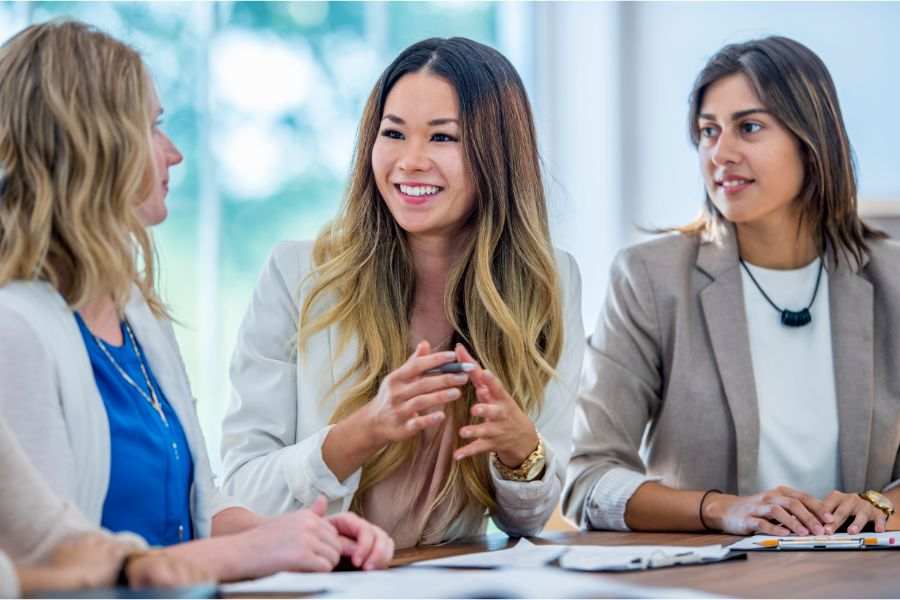 businesswomen working together