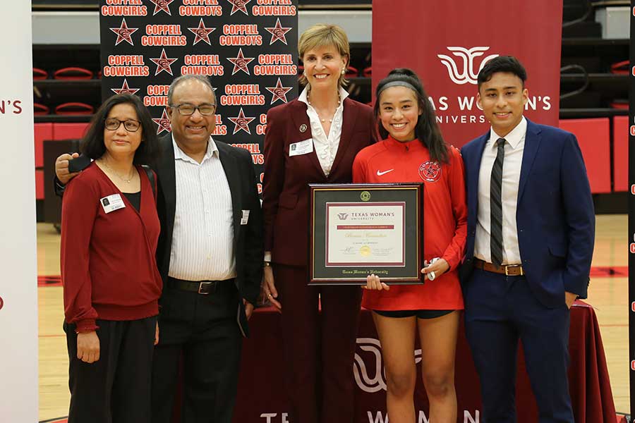 Binivaa Manandhar with her family and Chancellor Feyten.