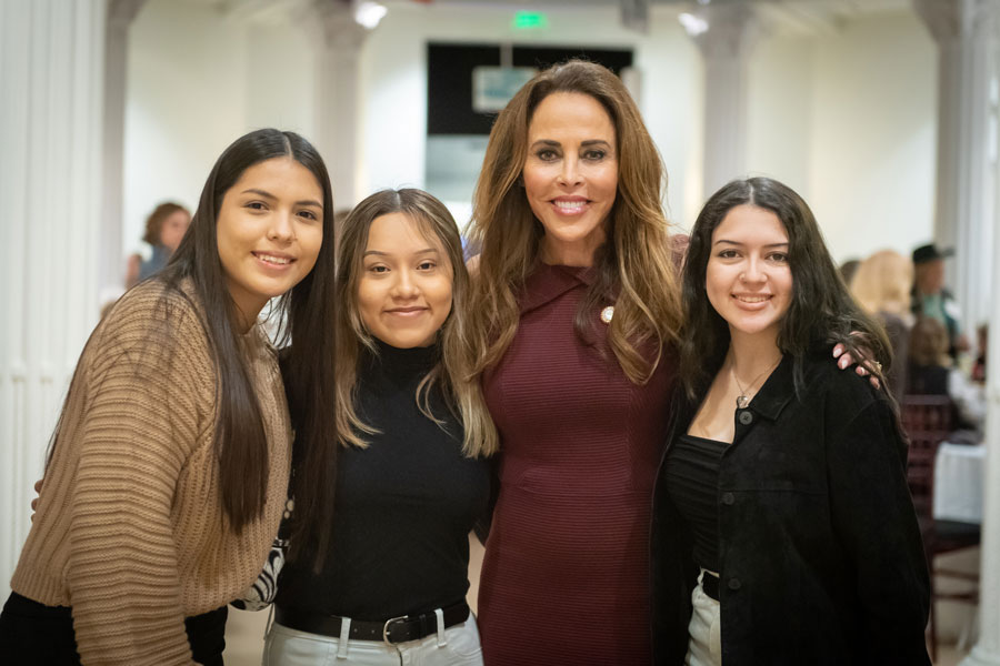 TWU System Regent Vice Chair Stacie Dieb McDavid poses with fall 2021 scholarship recipients.